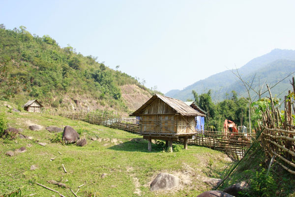 Chòi trữ thóc của người Kor